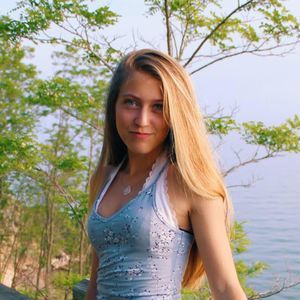 Meet your Posher, Maya